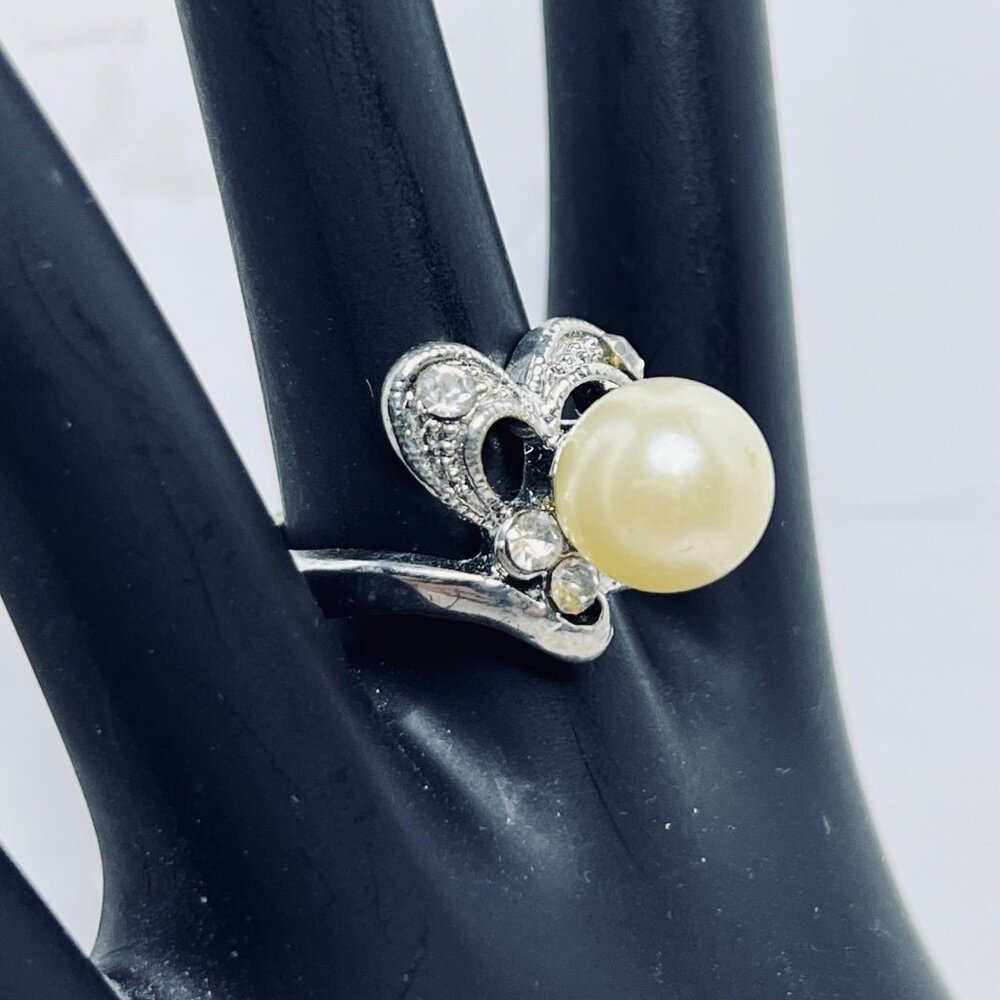 Silver Tone Ring With Faux Pearl & Rhinestone Accents Size 5 1/2 (R444) - Picture 3 of 7